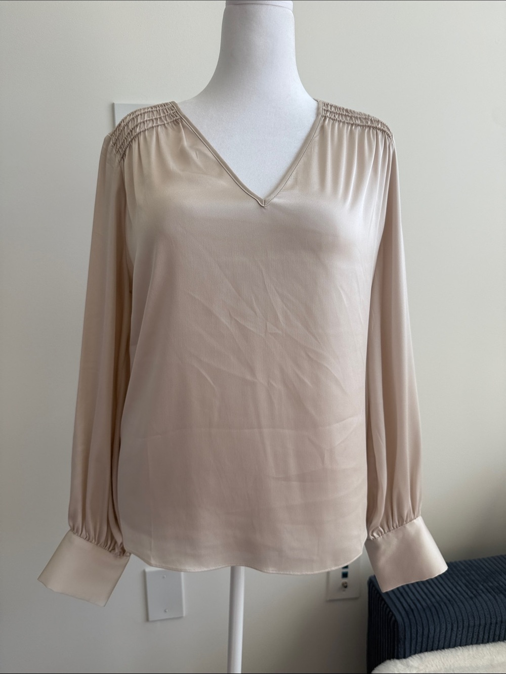 White House Black Market Beige V-Neck Long Sleeve Blouse